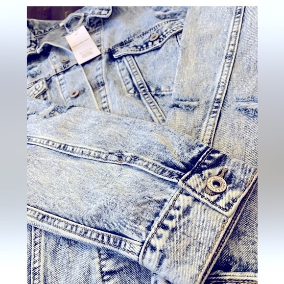 Canton Walker Women's acid washed distressed jean jacket with black lace back L - Picture 9 of 17